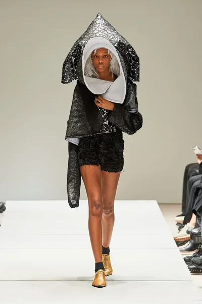 Look 11